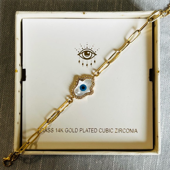 New Arm Candy Fatima Chain Link Bracelet in Gold - Picture 2 of 8